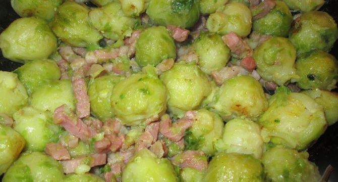 Brussels Sprouts Garnish with Bacon