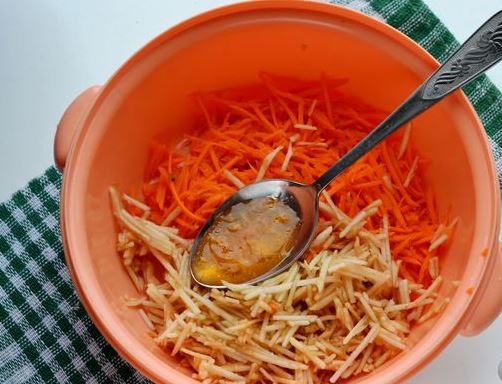 Carrot and Apple Salad with Orange Sauce step 4
