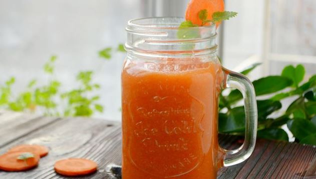 Carrot-Apple Smoothie with Celery Root and Honey