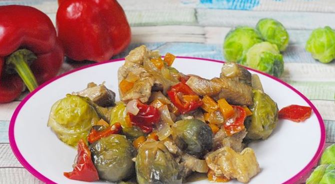 Chicken Fillet Ragout with Bell Pepper and Brussels Sprouts