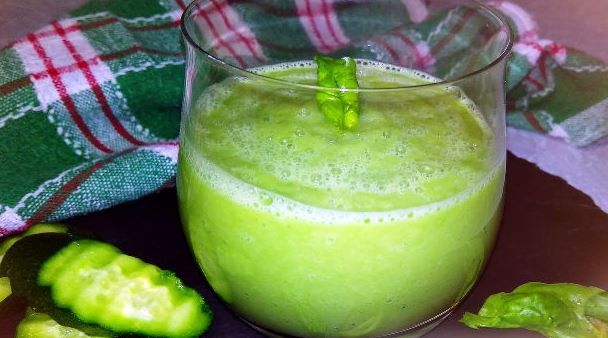 Cucumber Smoothie with Avocado and Spinach