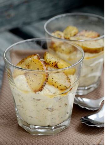 Curd Mousse Smoothie with Pears and Poppy Seeds