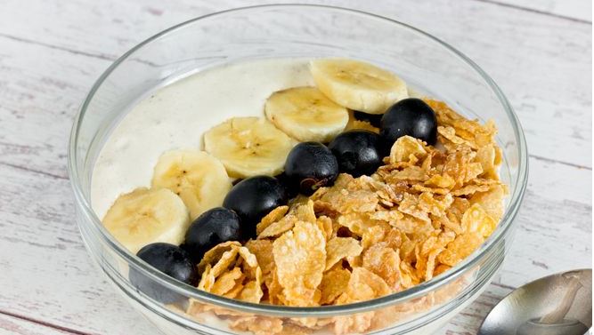Curd Smoothie Bowl with Fermented Baked Milk, Banana and Cornflakes