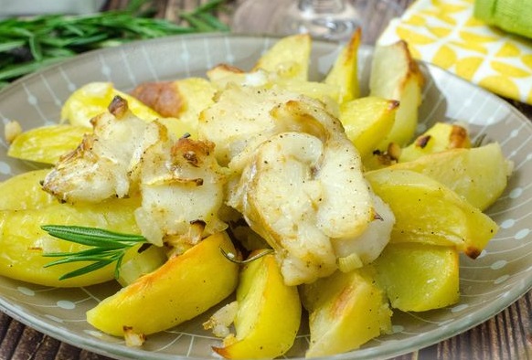 Cod Baked with Potatoes and Rosemary