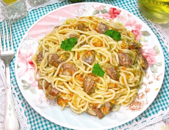 Pasta with Chicken Giblets Stewed in Sour Cream