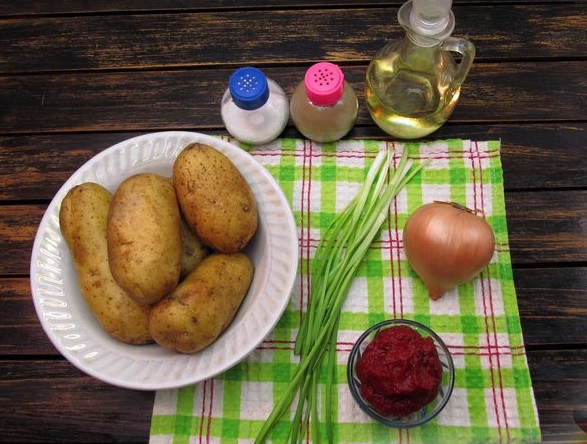 Fried Potatoes with Tomato Paste step 1