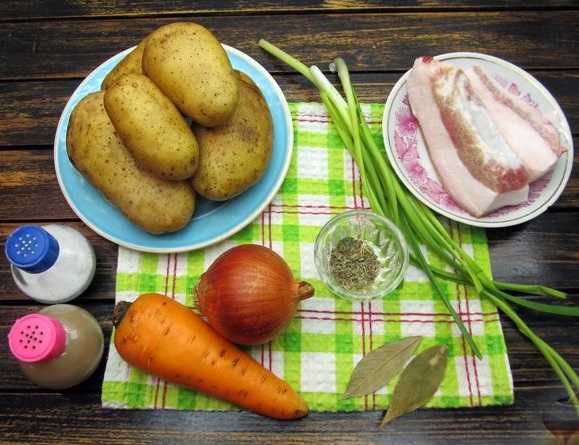 Stewed Potatoes with Bacon step 1