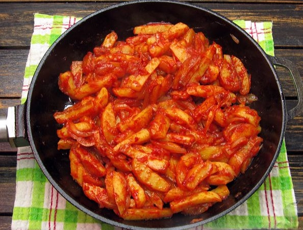 Fried Potatoes with Tomato Paste step 12