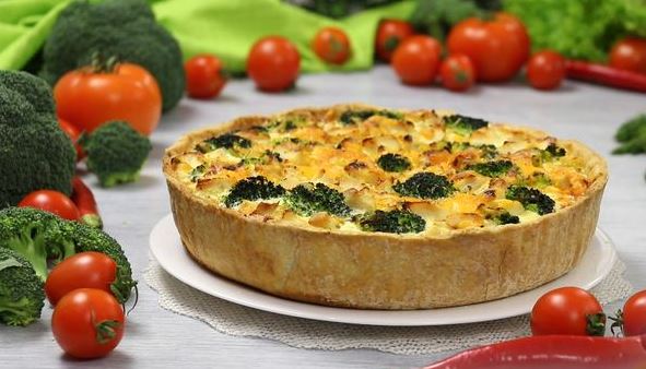 French Quiche “Quice Lauren” with Chicken, Broccoli and Cheese