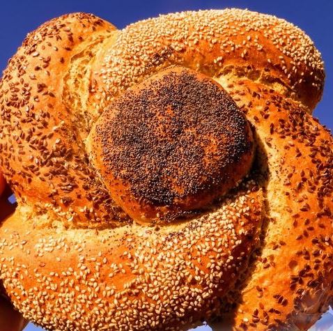 Homemade Flower Bread with Oatmeal, Rye Flour and Seeds
