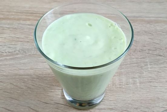 Kiwi, Avocado and Yogurt Smoothie step 3