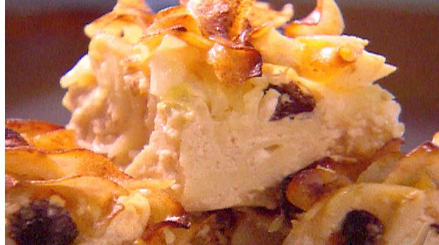 Kugel with Apples, Raisins and Cinnamon
