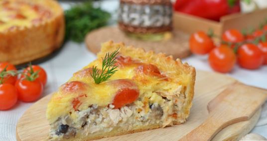 Open pie “Quiche Lauren” with chicken and mushrooms