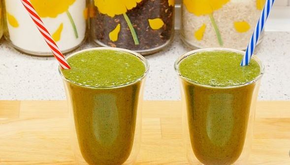 Orange-Cucumber Smoothie with Spinach and Ginger