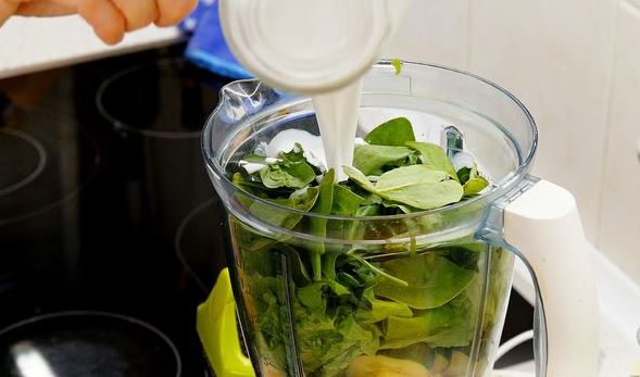 Orange-Cucumber Smoothie with Spinach and Ginger step 4