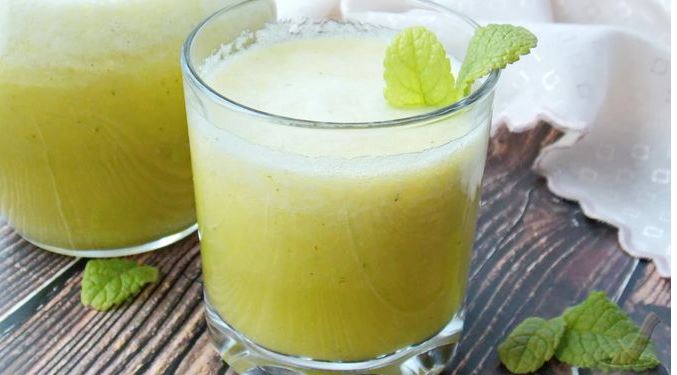 Pineapple Ginger Smoothie with Cucumber