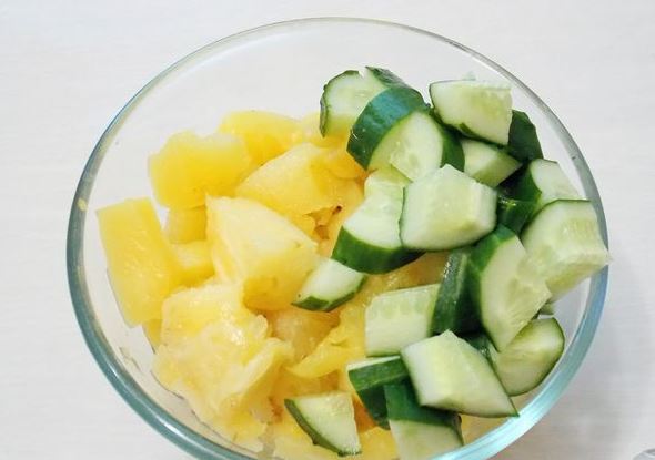 Pineapple Ginger Smoothie with Cucumber step 1