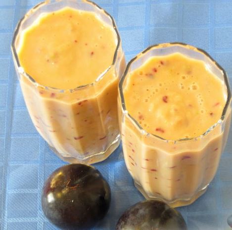 Plum, Banana and Apple Smoothie