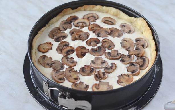 Quiche with Mushrooms and Cheese step 8