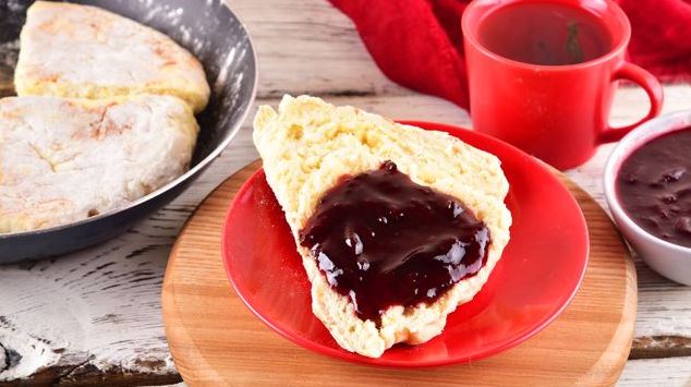 Quick Cakes on Kefir (in a Pan)
