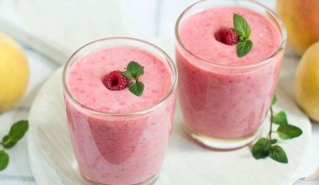 Raspberry and Peach Smoothie with Kefir