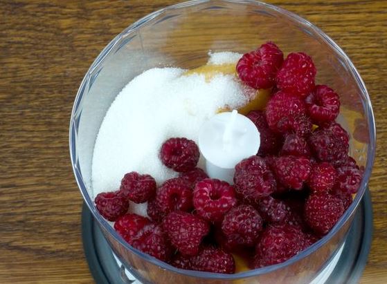 Raspberry and Peach Smoothie with Kefir step 1