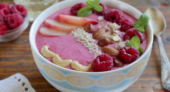 Raspberry Smoothie Bowl with Nectarines and Yogurt step 4