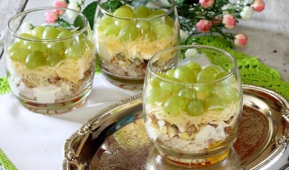 Salad with Grapes