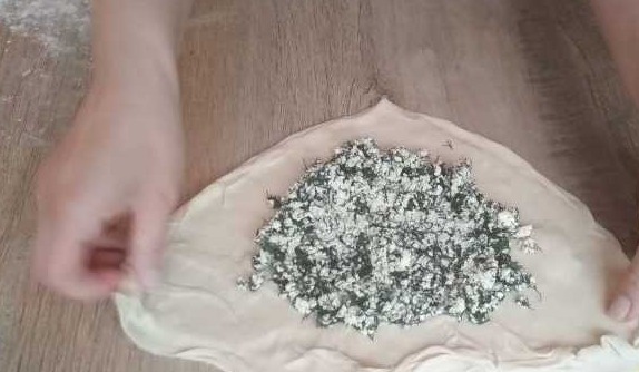 Puff Pies with Cottage Cheese and Herbs step 11