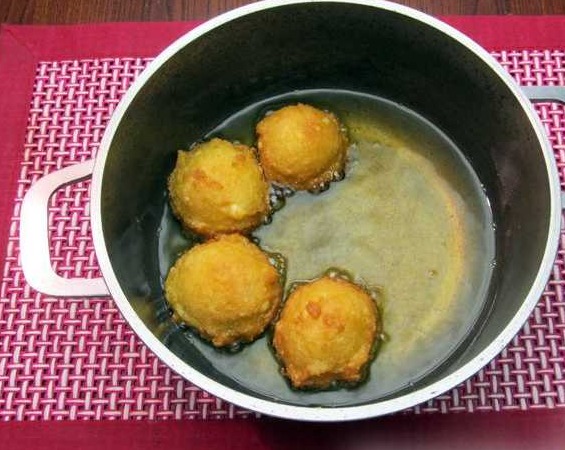Curd Donuts with Coconut Flakes step 10
