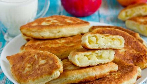 Cottage Cheese Pies with Apples