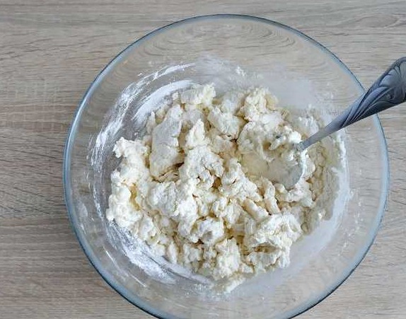 Cottage Cheese Pies with Apples step 4