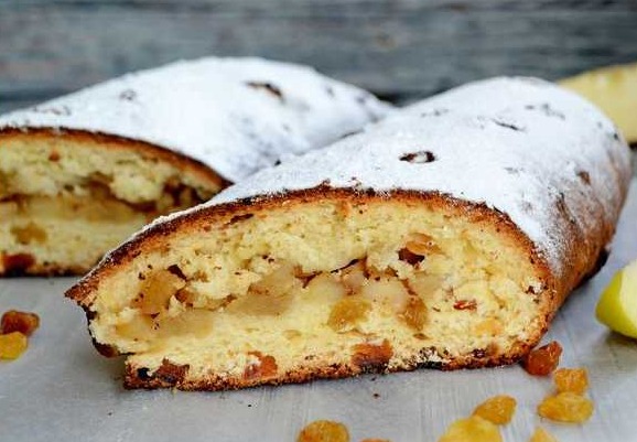 Curd Stollen Strudel with Apples