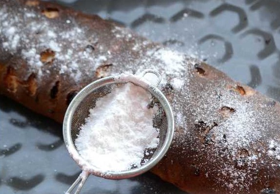 Curd Stollen Strudel with Apples step 13