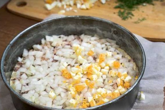 Jellied Pie with Canned Fish and Boiled Eggs step 11