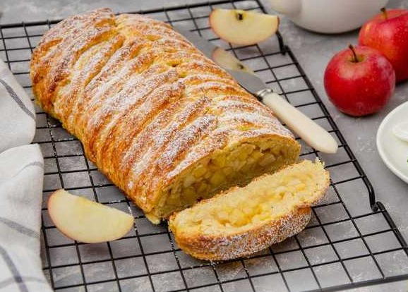 Braided Curd Pie with Apple Filling