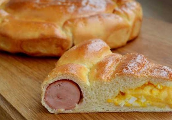 Yeast Cake “Hot dog” with Sausages and Cheese