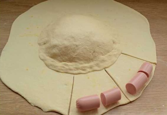Yeast Cake “Hot dog” with Sausages and Cheese step 11