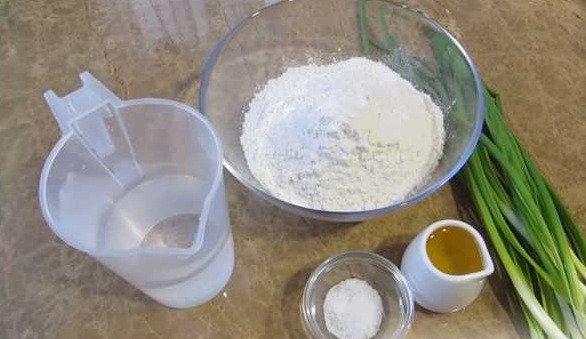 Puff Pastry with Green Onions step 1