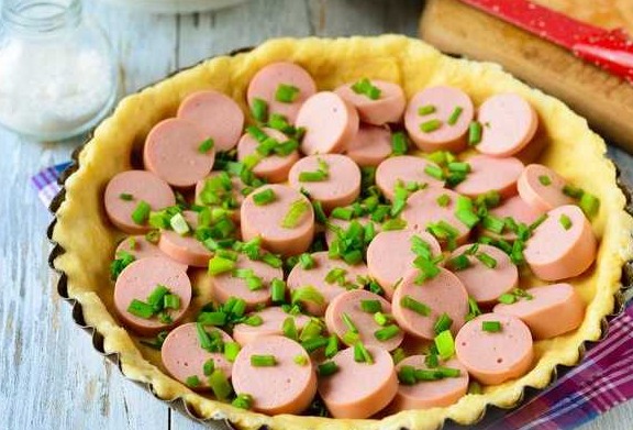 Snack Pie with Sausages, Cheese and Green Onions step 7