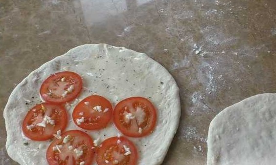 Tortilla with Tomatoes and Garlic step 8