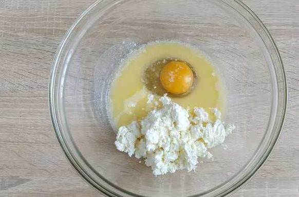 Open Pie with Cottage Cheese and cheese step 2