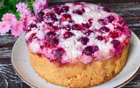 Shortcake with Cottage Cheese and Cherries