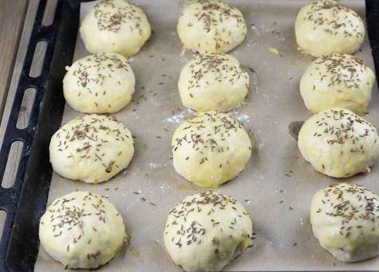 Yeast Buns with Curdled Milk, with Caraway Seeds step 8