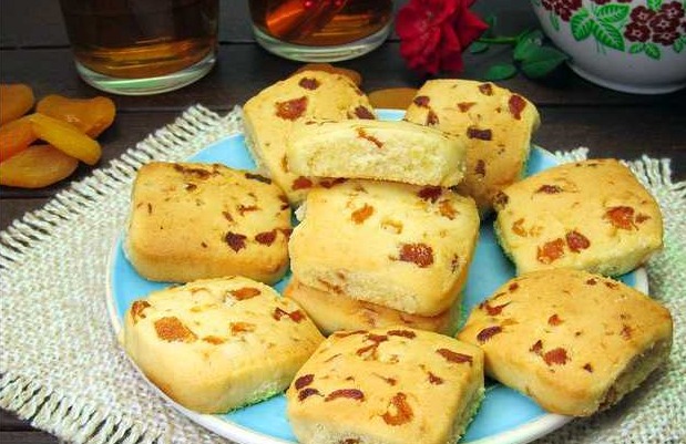 Shortbread Cookies with Dried Apricots