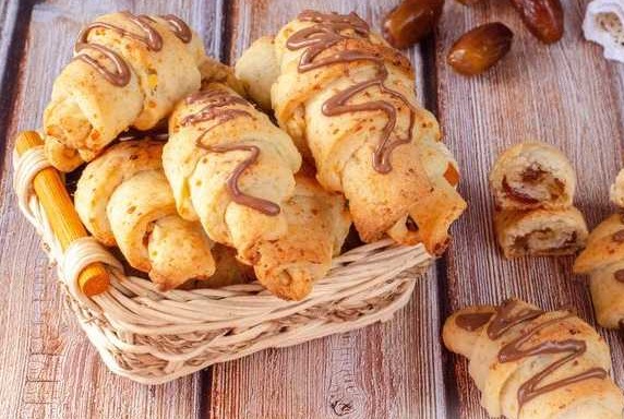 Cottage Cheese Rolls with Chocolate, Walnuts and Dates