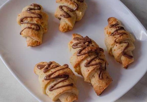 Cottage Cheese Rolls with Chocolate, Walnuts and Dates step 20