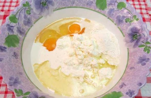 Curd Buns with Cheese, Sausage and Bacon step 1