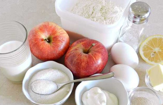 Apple Mini Yeast Dough Pies step 1