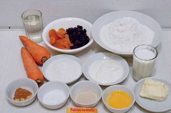 Carrot Buns with Raisins and Dried Apricots step 1